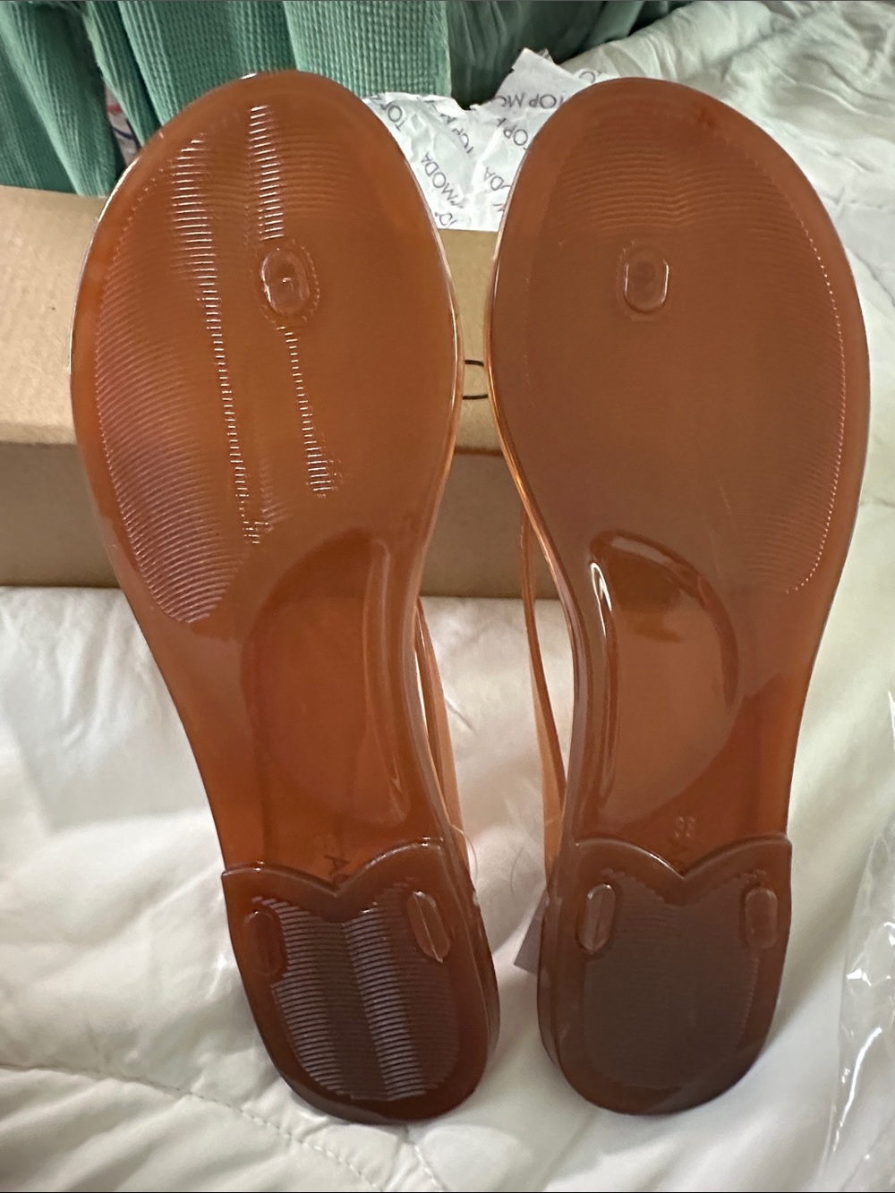 TOP Moda Tan Jelly Flip Flops - Picture 2 of 3